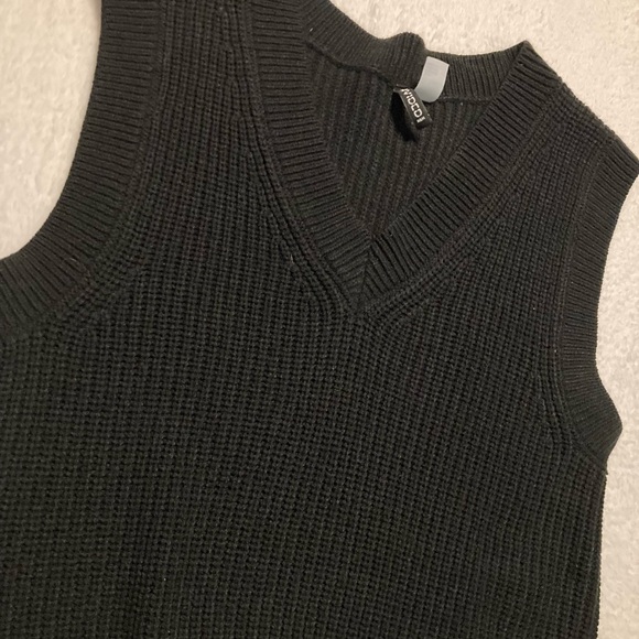 Divided H&M black Knit Vest - Picture 3 of 4